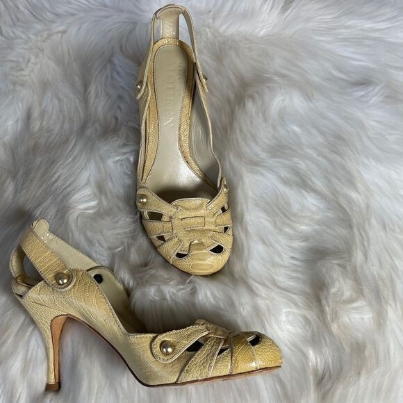 Alexander McQueen Shoes - Alexander McQueen Tan VTG Pumps Sz 36/6